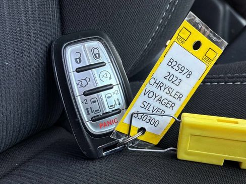 Used 2023 Chrysler Voyager LX FWD image 9