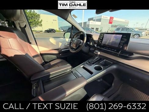 Used 2023 Toyota Sienna Platinum AWD/4WD image 21