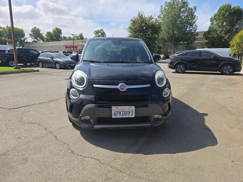 Used 2014 FIAT 500L Trekking w/ Popular Equipment Group FWD image 2