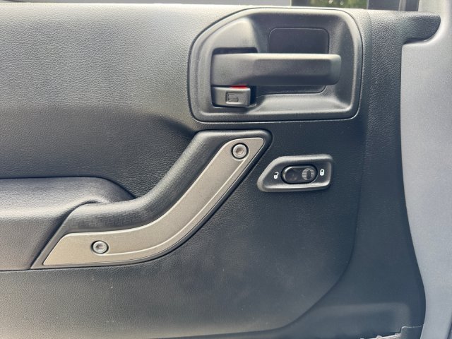 Used 2017 Jeep Wrangler Sport AWD/4WD image 12