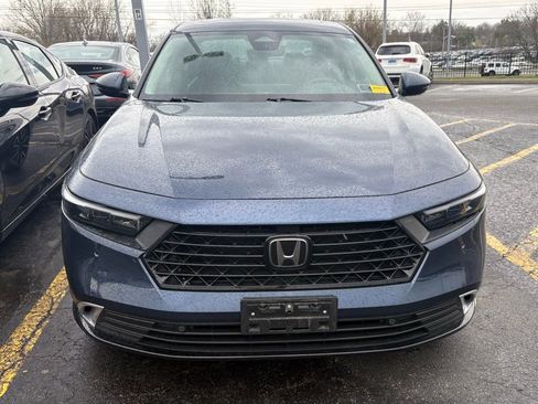 Used 2023 Honda Accord Touring image 2