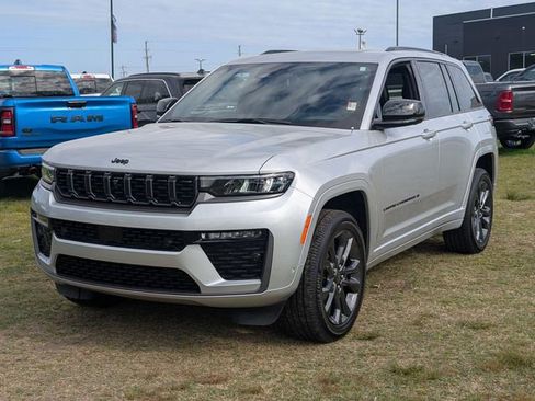 New 2026 Jeep Grand Cherokee Limited AWD/4WD image 4
