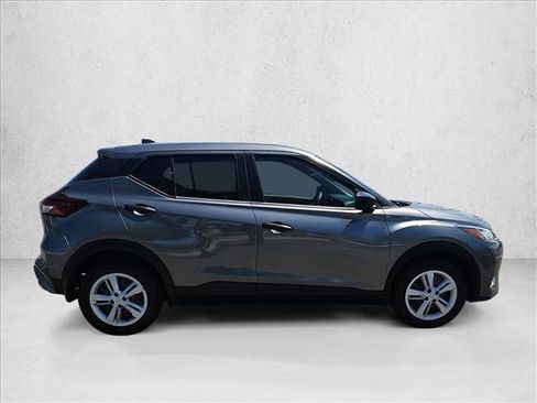 Used 2022 Nissan Kicks S FWD image 4