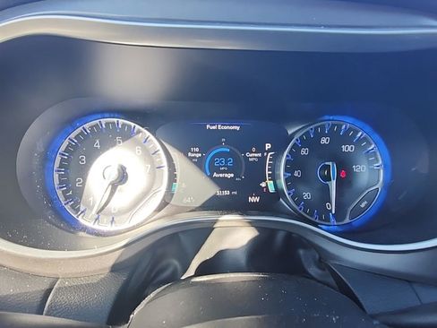 Used 2023 Chrysler Pacifica Touring-L image 9