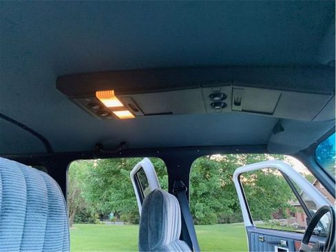 Used 1991 GMC Suburban 4WD image 23
