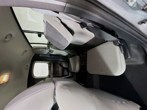 Used 2018 Toyota Tacoma SR5 w/ SR5 Appearance Package (SM) image 24