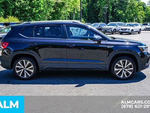 Used 2024 Volkswagen Taos SE FWD image 9