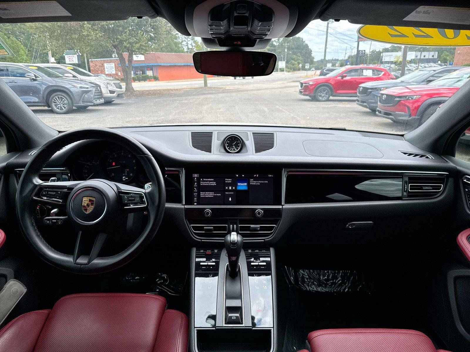 Used 2022 Porsche Macan AWD/4WD image 2