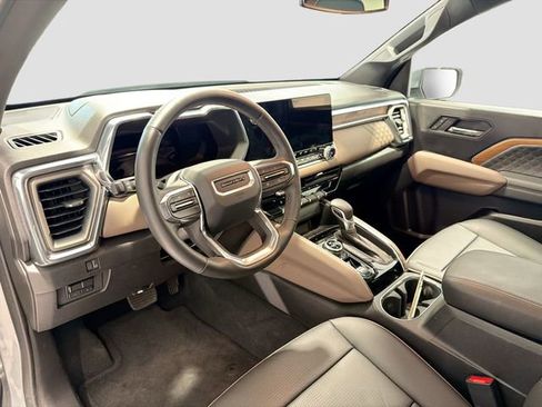 Used 2024 GMC Canyon Denali image 8