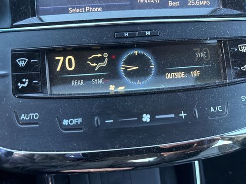 Used 2017 Toyota Avalon XLE image 16