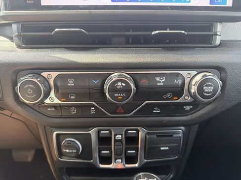 Used 2024 Jeep Wrangler Unlimited Sport AWD/4WD image 29