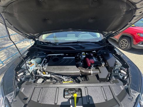 Used 2025 Nissan Rogue SV FWD image 29