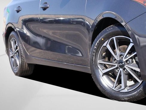 Used 2022 Kia Forte LXS image 3