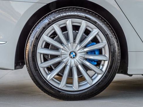 Used 2018 BMW 740i image 15