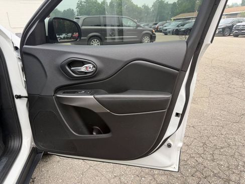 Used 2019 Jeep Cherokee Limited AWD/4WD image 27