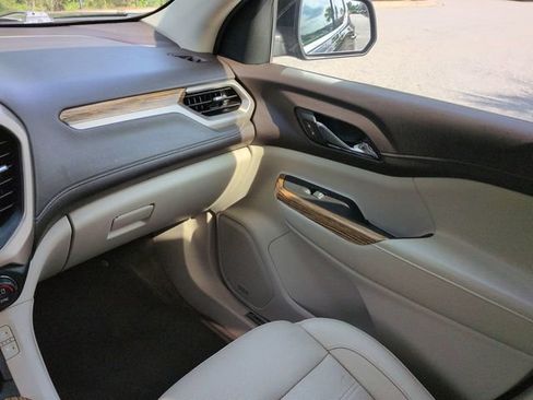 Used 2019 GMC Acadia Denali w/ Technology Package FWD image 17