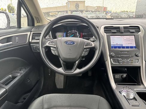 Used 2020 Ford Fusion SE FWD image 17