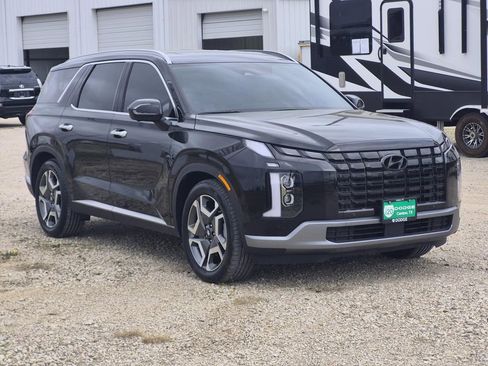 Used 2023 Hyundai Palisade Limited image 2