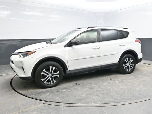 Used 2018 Toyota RAV4 LE image 3