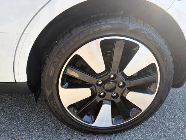 Used 2017 Kia Soul + w/ Designer's Package FWD image 10