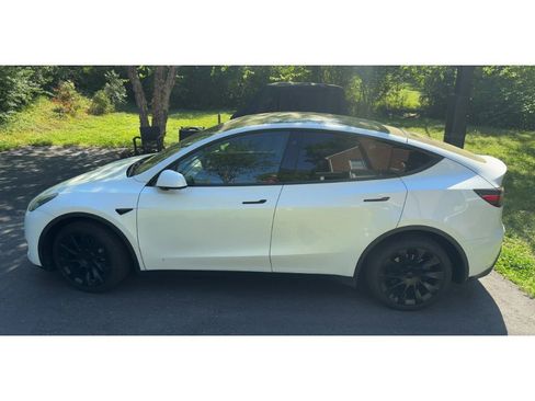 Used 2021 Tesla Model Y Long Range image 3