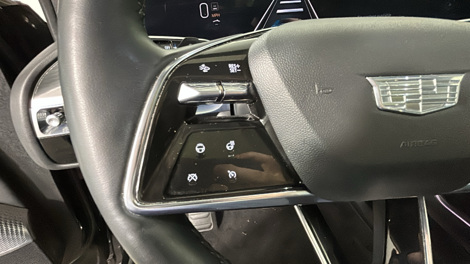 Used 2024 Cadillac Lyriq Luxury RWD image 17