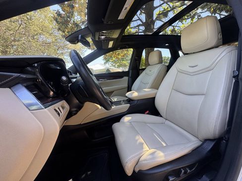 Used 2017 Cadillac XT5 Luxury w/ Driver Awareness Package FWD image 15