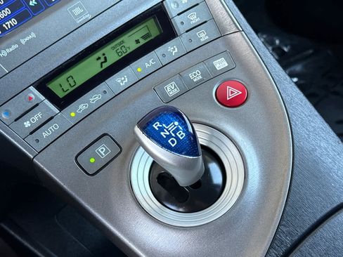 Used 2015 Toyota Prius Five FWD image 21