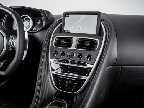 Used 2023 Aston Martin DB11 Coupe image 21