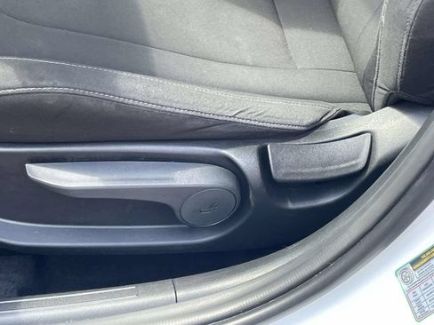 Certified 2025 Hyundai Elantra SEL FWD image 16