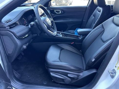 New 2026 Jeep Compass Latitude image 10