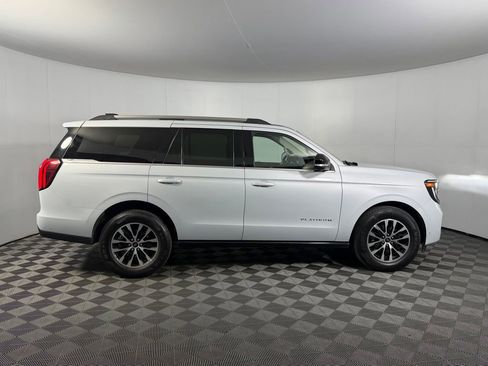 Used 2025 Ford Expedition Platinum AWD/4WD image 3
