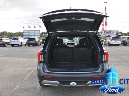 Used 2025 Ford Explorer Platinum RWD image 23