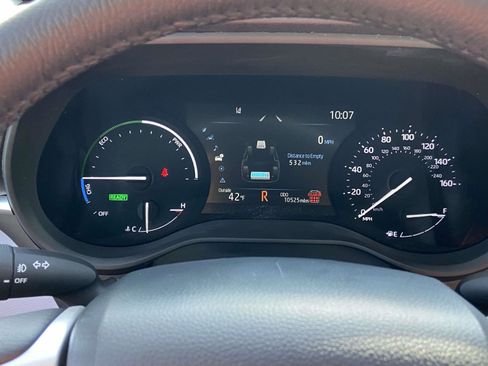 Used 2025 Toyota Sienna XLE image 21