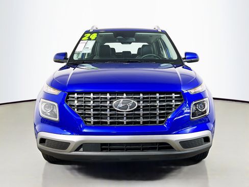 Used 2024 Hyundai Venue Limited image 11