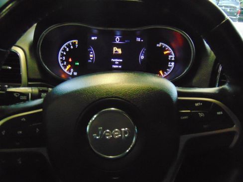 Used 2021 Jeep Grand Cherokee Laredo X RWD image 15