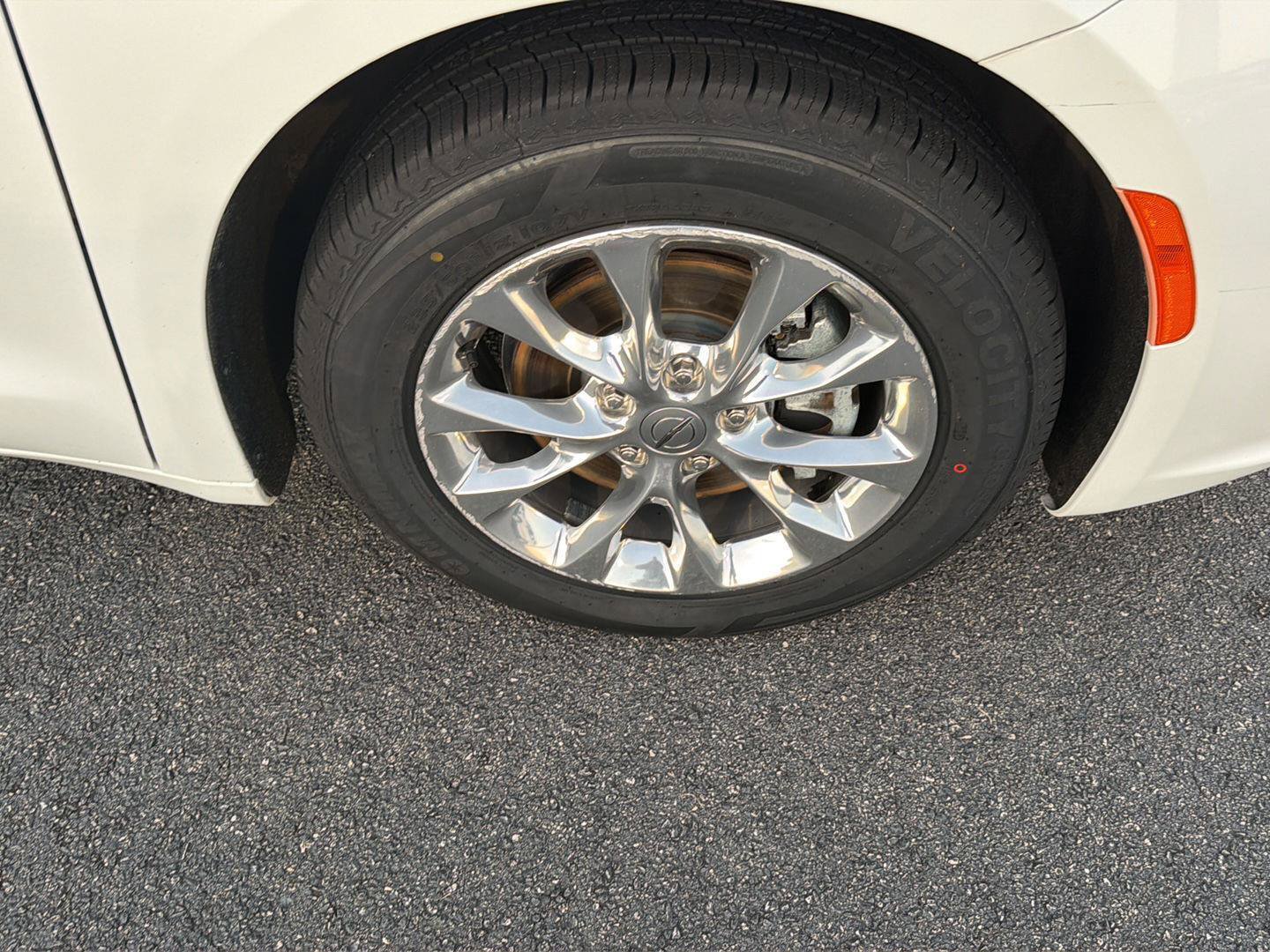 Used 2021 Chrysler Pacifica Touring-L FWD image 40