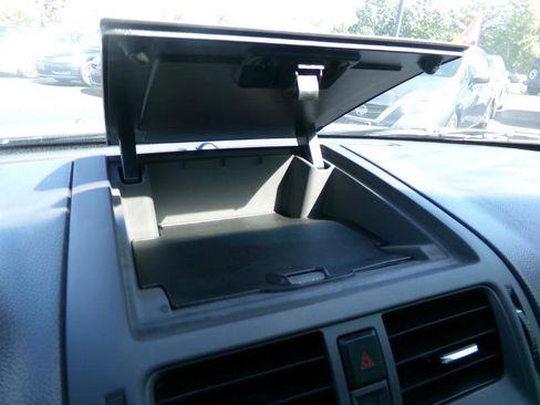 Used 2011 Ford Fusion SEL image 25