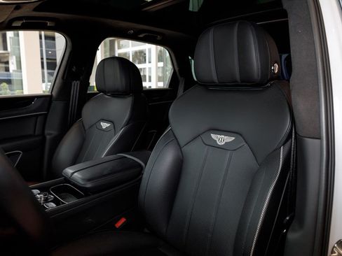 Used 2023 Bentley Bentayga AWD/4WD image 33