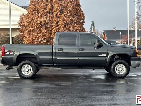 Used 2005 Chevrolet Silverado 2500 LT w/ Heavy-Duty Power Package image 3