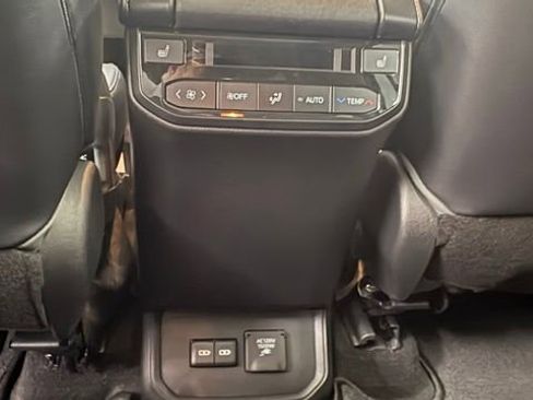 Used 2023 Toyota Highlander Platinum AWD/4WD image 13