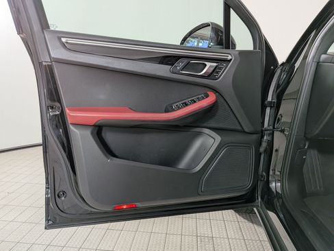 Certified 2019 Porsche Macan AWD/4WD image 14