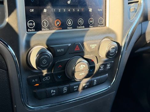 Used 2018 Jeep Grand Cherokee Laredo RWD image 20