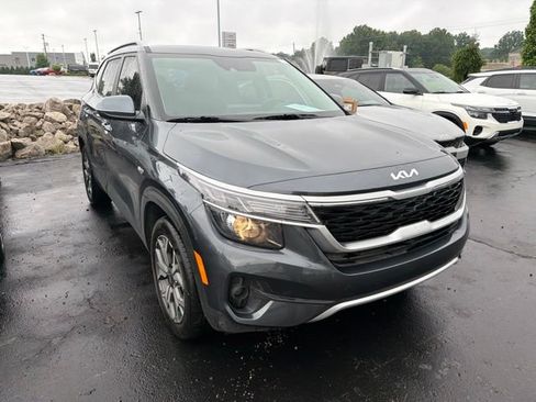 Used 2023 Kia Seltos EX AWD/4WD image 3