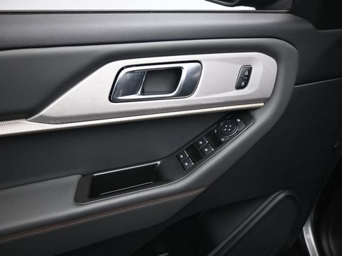 Certified 2025 Ford Explorer Active RWD image 11