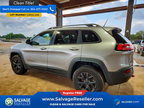 Used 2015 Jeep Cherokee Trailhawk w/ Comfort/Convenience Group AWD/4WD image 3