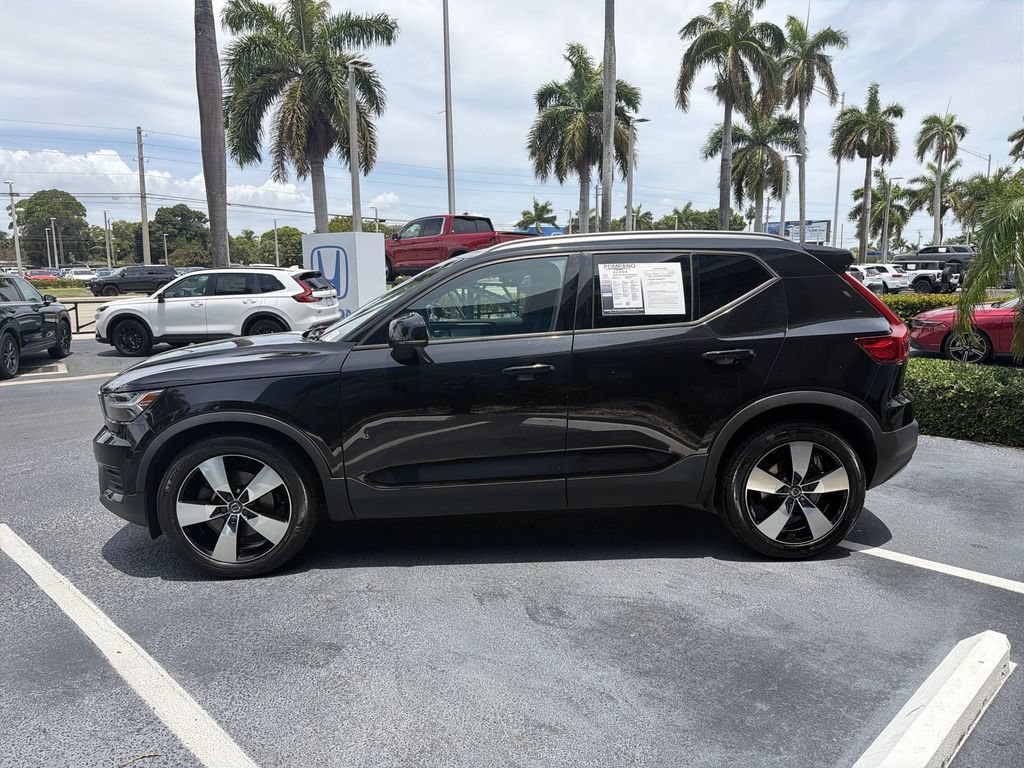 Used 2020 Volvo XC40 T5 Momentum w/ Protection Package Premier AWD/4WD image 5