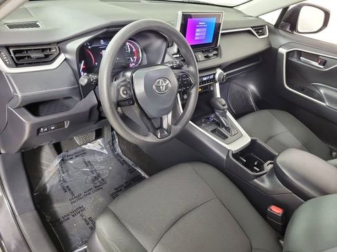 Used 2025 Toyota RAV4 XLE FWD image 18
