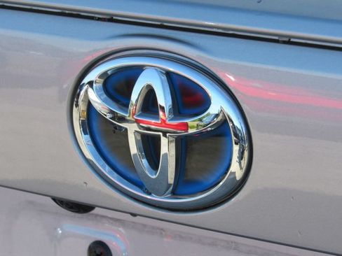 Used 2022 Toyota RAV4 XLE w/ Convenience Package AWD/4WD image 14