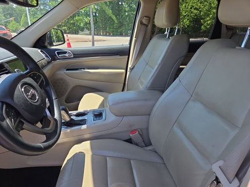 Used 2017 Jeep Grand Cherokee Limited AWD/4WD image 9